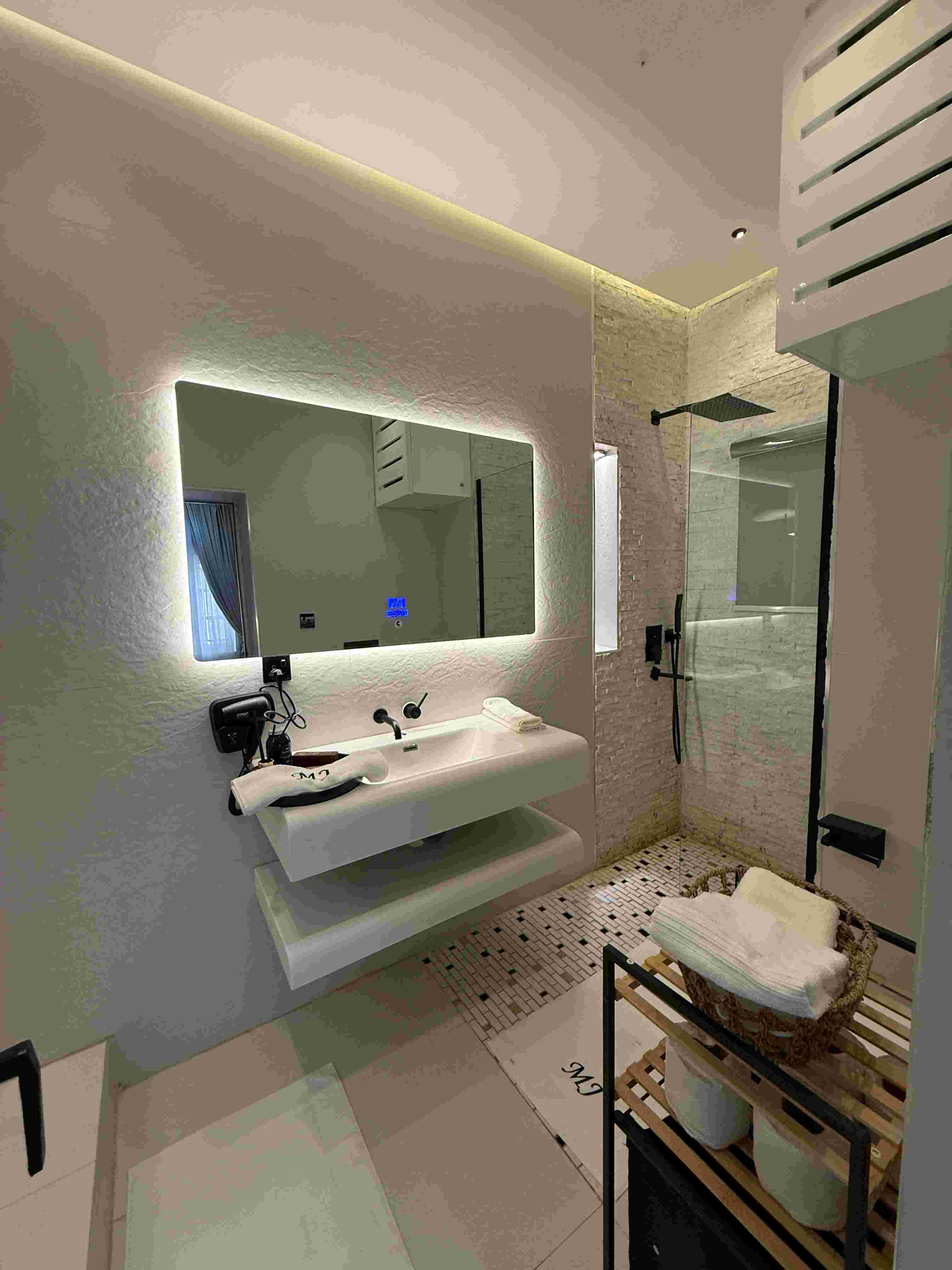 Aurelia Residence Bathroom